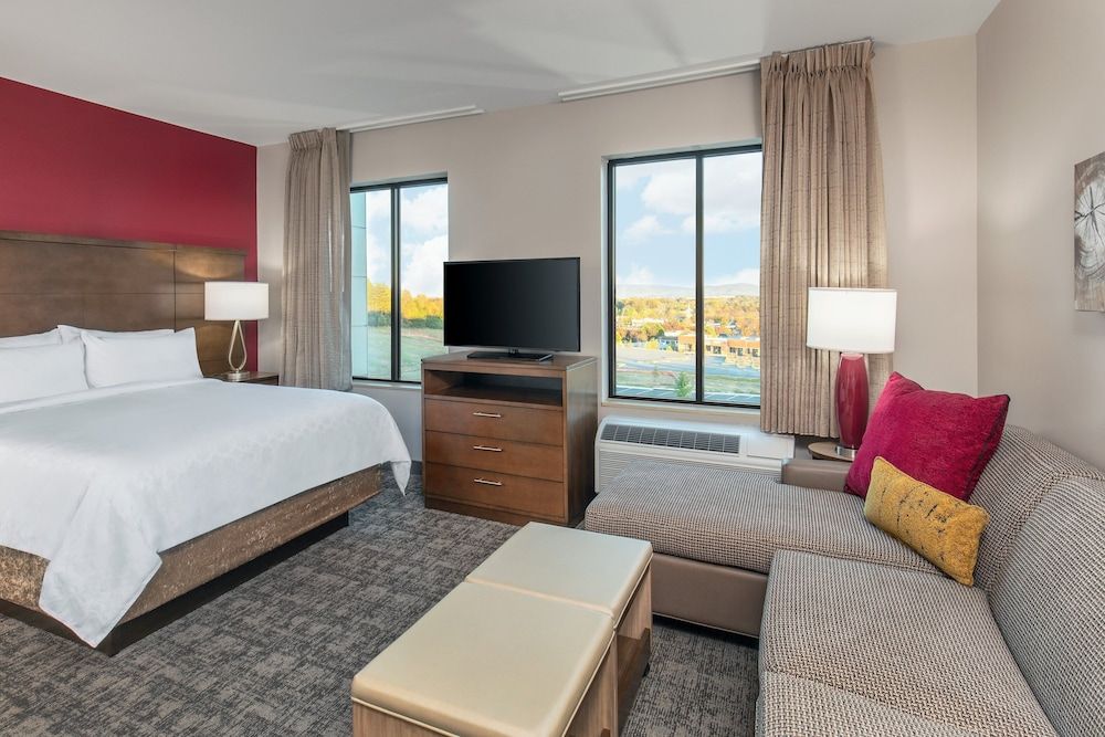 Suite, 1 Queen Bed, Accessible, Kitchen (Communications)