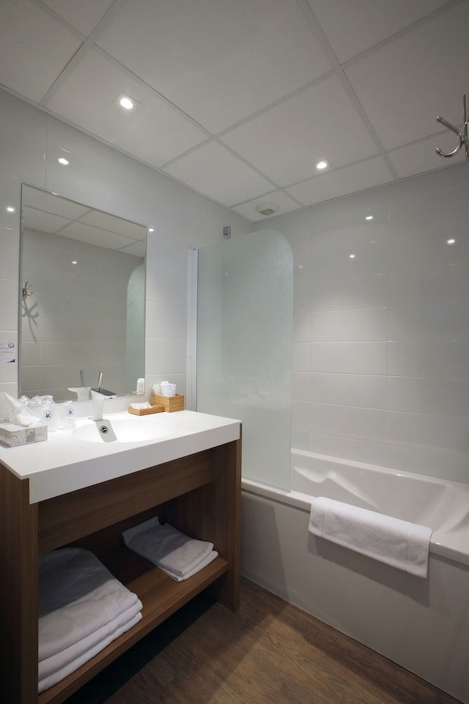 The Originals Boutique, Hôtel Neptune, Montpellier Sud Premium Double Room, Harbor View 6