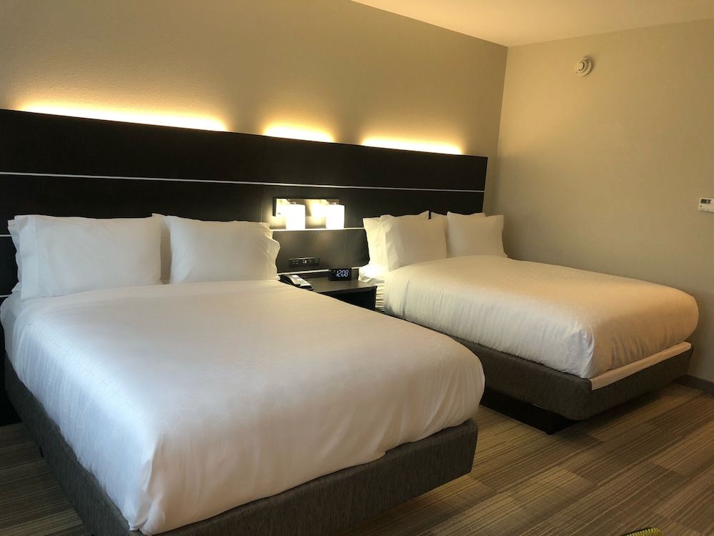 Standard Room, 2 Queen Beds (Walk-In Shower)