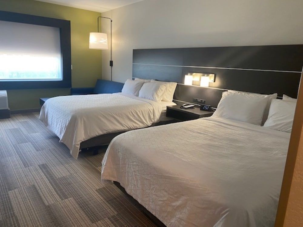Suite, 2 Queen Beds (Additional Living Area)