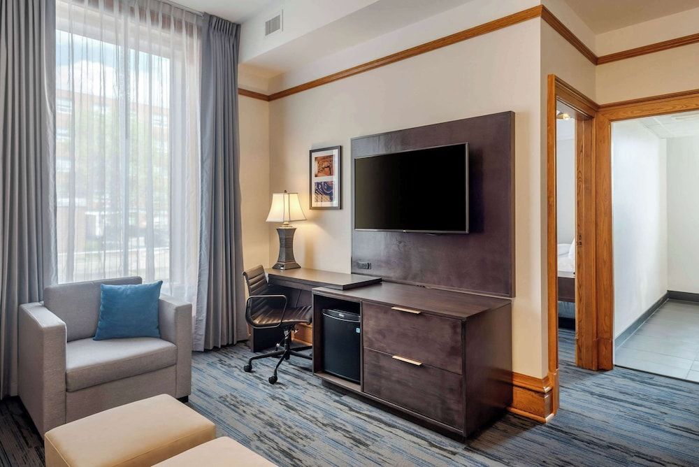 The Courthouse Hotel, an Ascend Collection Hotel Suite, 1 Bedroom, Non Smoking 4