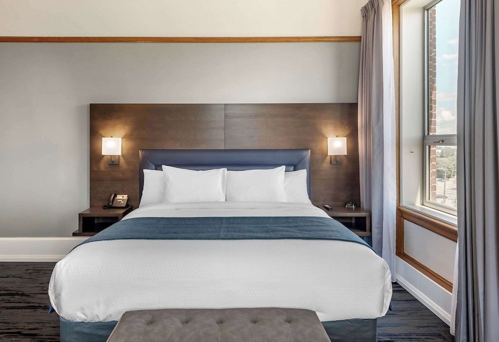 The Courthouse Hotel, an Ascend Collection Hotel Standard Room, 1 King Bed, Non Smoking