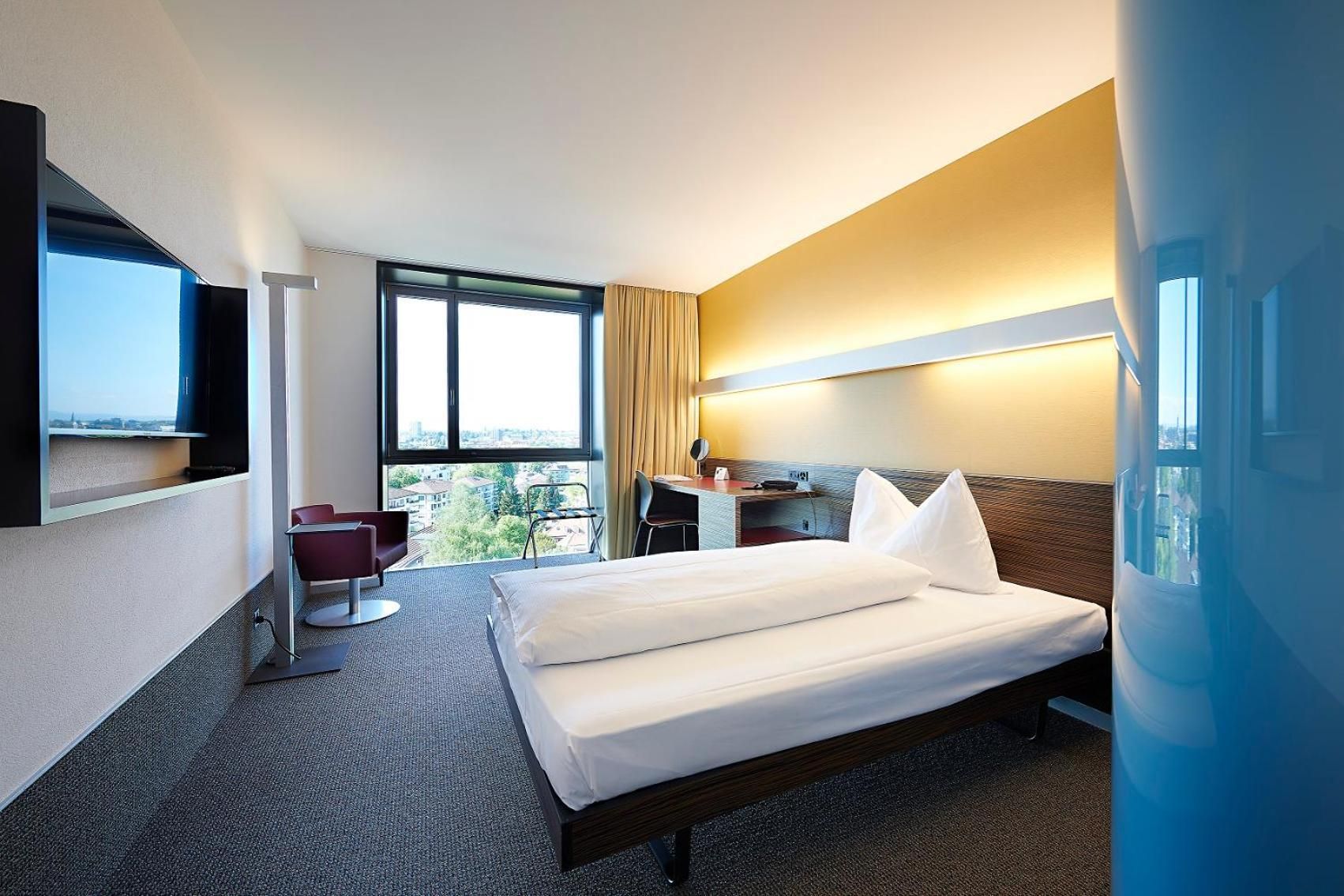 undefined Hotel Ambassador 4