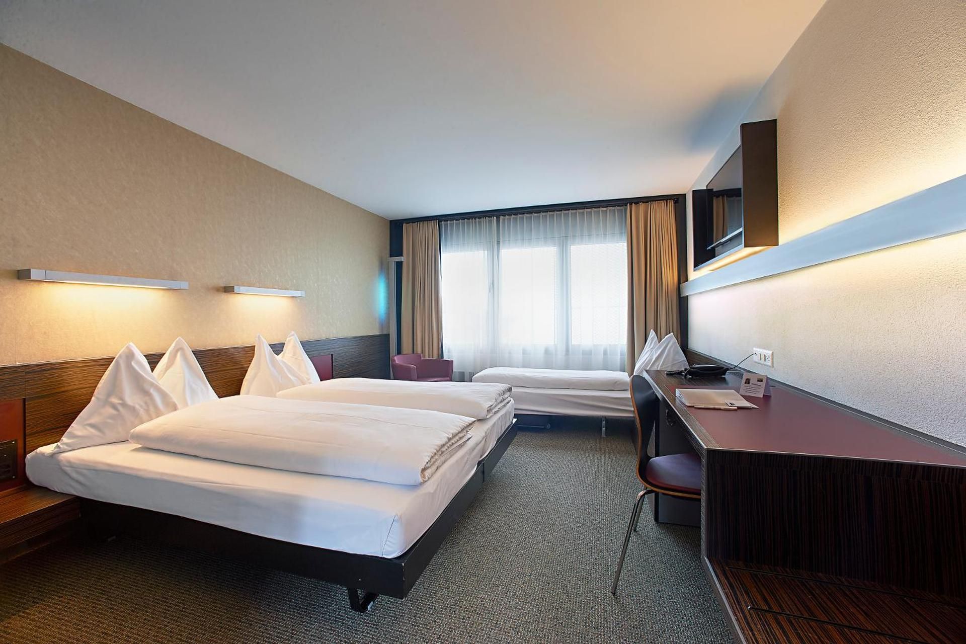 undefined Hotel Ambassador 10