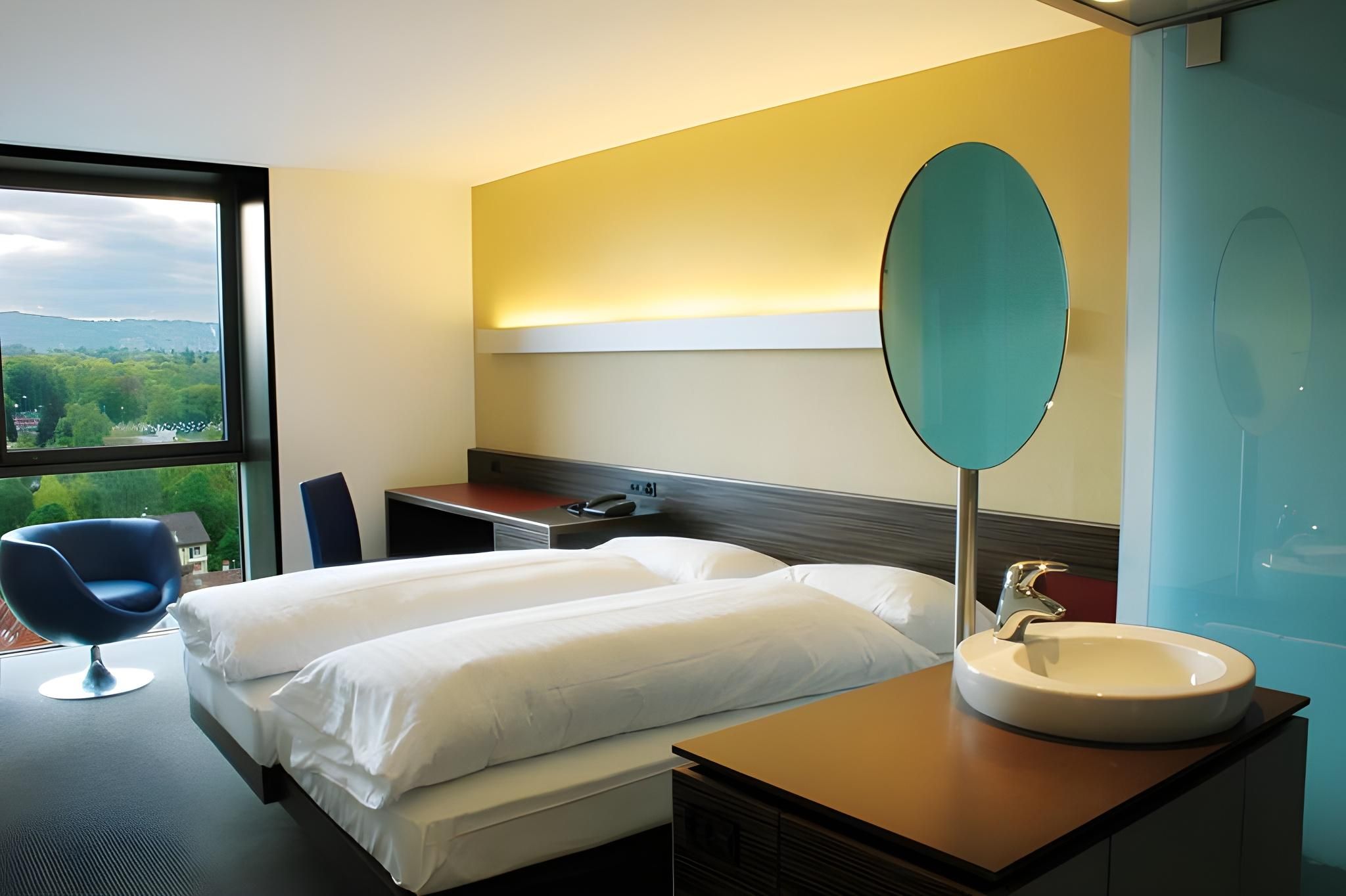 undefined Hotel Ambassador 8