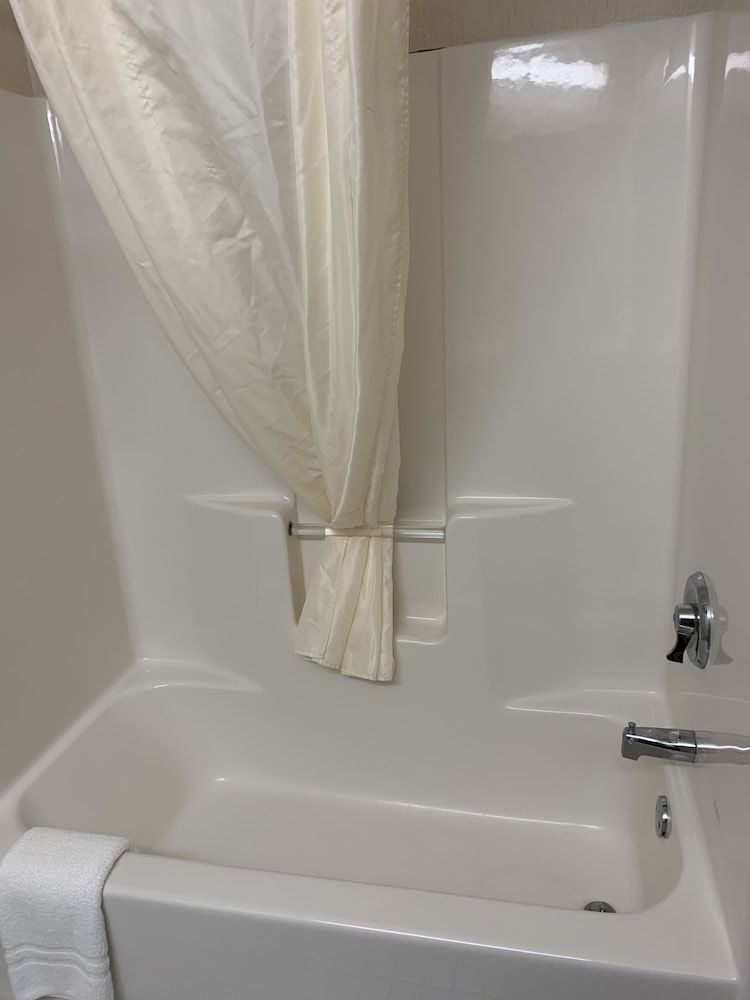 Norland Inn and Suites Roseau Standard Room, 1 King Bed (One King Bed and Recliner) 4