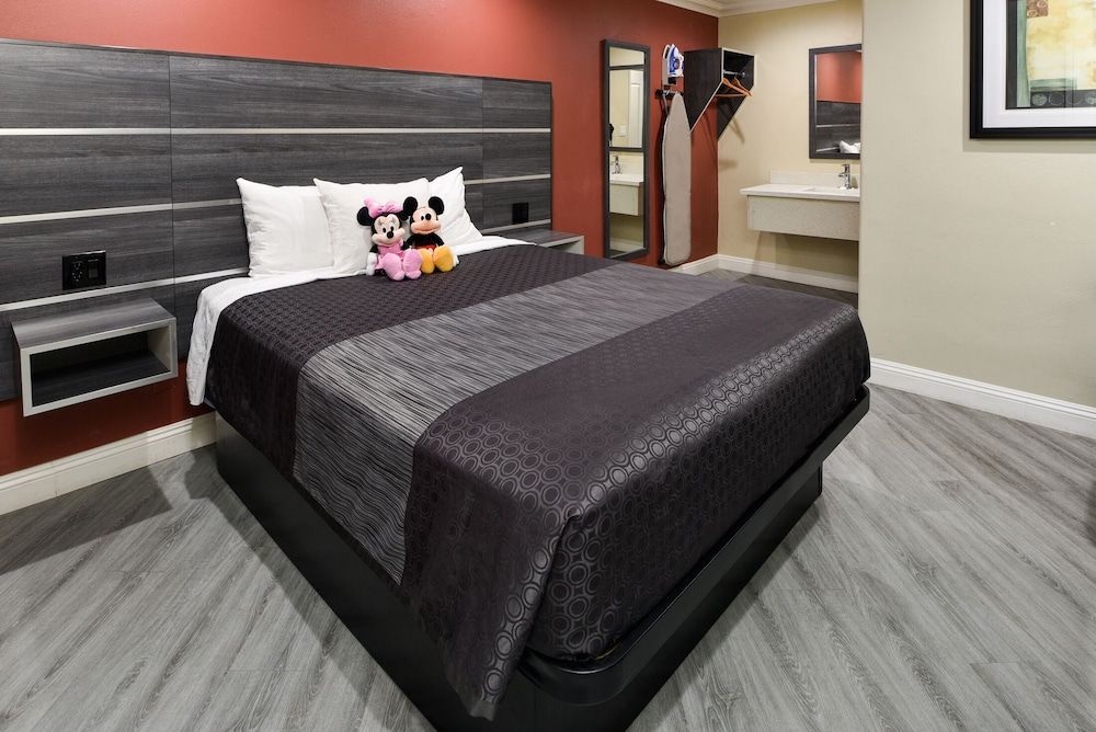 undefined Pacific Inn Anaheim