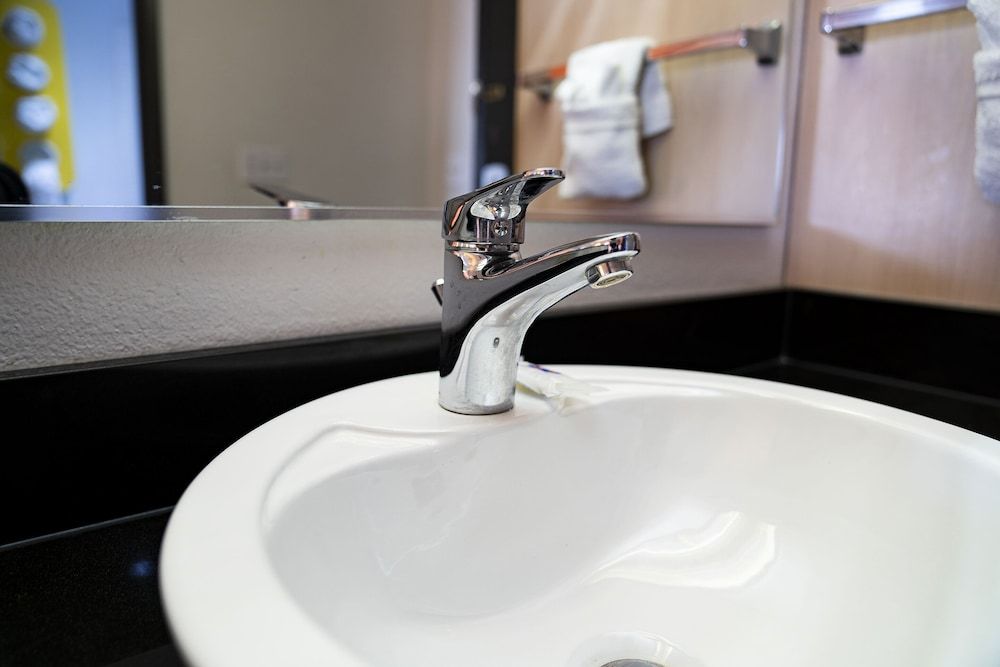 OYO Hotel Hermiston OR, Downtown Room, 2 Double Beds 7