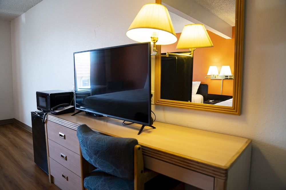 OYO Hotel Hermiston OR, Downtown Room, 2 Double Beds 10