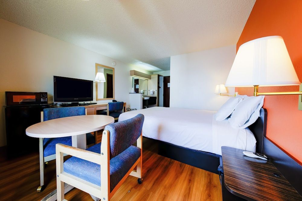 OYO Hotel Hermiston OR, Downtown Room, 1 Queen Bed 5