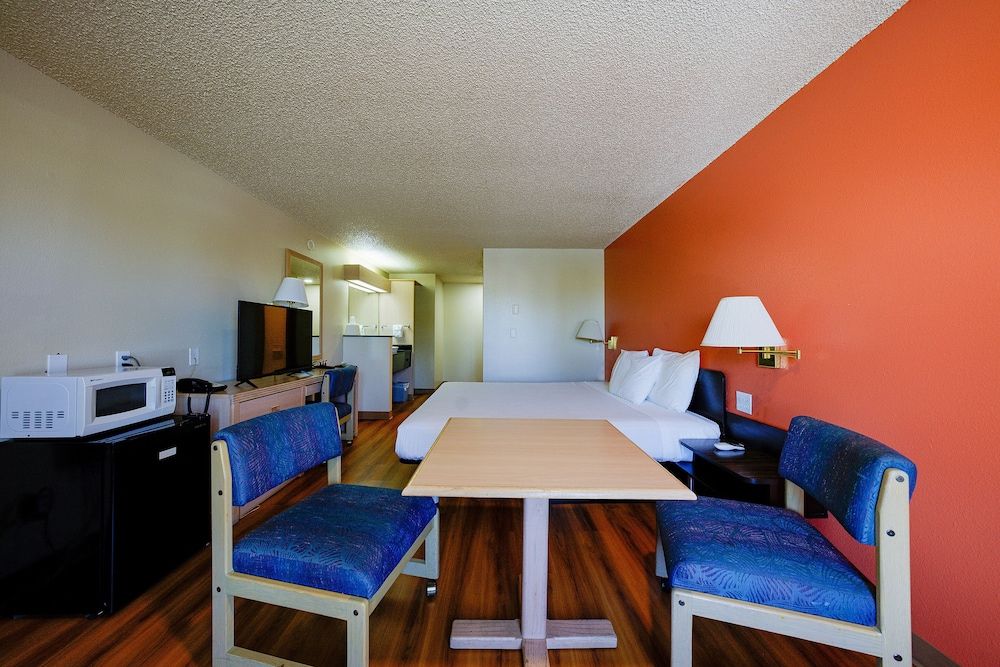 OYO Hotel Hermiston OR, Downtown Room, 1 King Bed 6