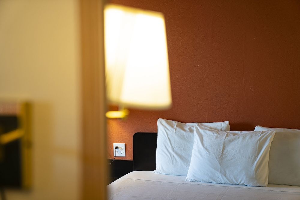 OYO Hotel Hermiston OR, Downtown Room, 1 King Bed 9