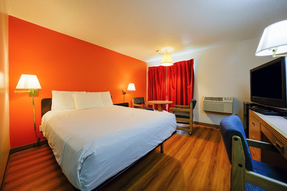 OYO Hotel Hermiston OR, Downtown Room, 1 Queen Bed 4