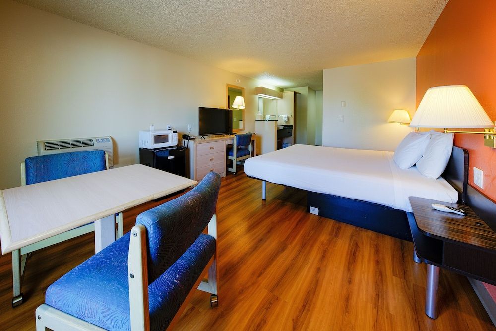 OYO Hotel Hermiston OR, Downtown Room, 1 King Bed