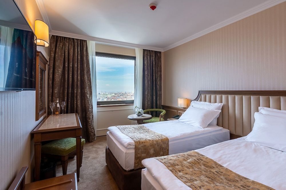 Astoria Grand Hotel
