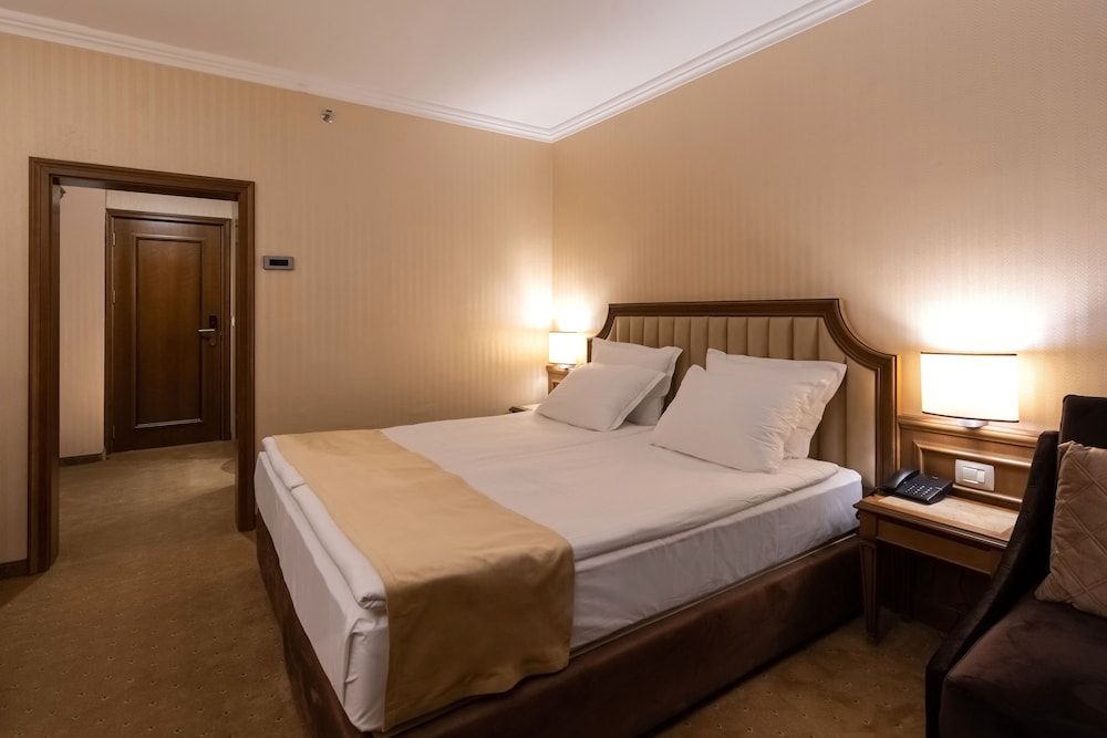 Astoria Grand Hotel