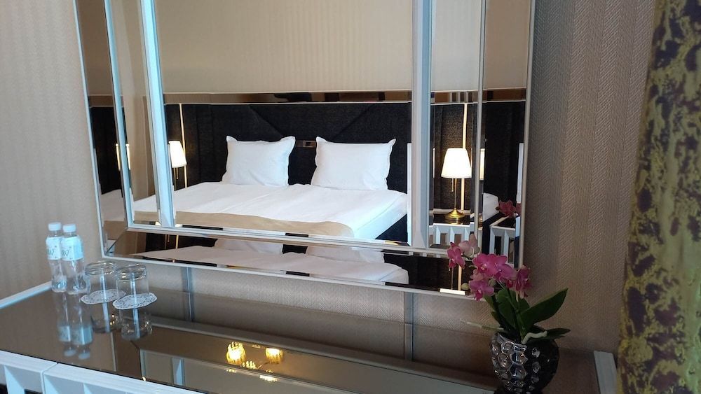 Astoria Grand Hotel