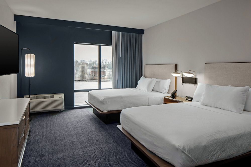 Room, 2 Queen Beds (Mobility Accessible, Roll-In Shower)
