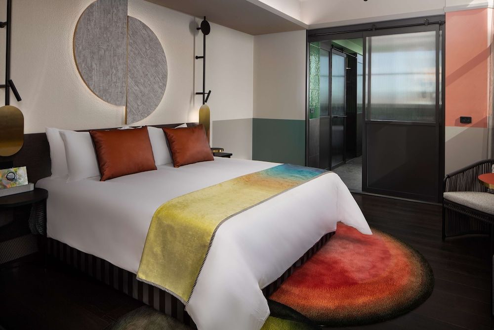 QT Newcastle Executive Suite, 1 King Bed, Corner (QT)