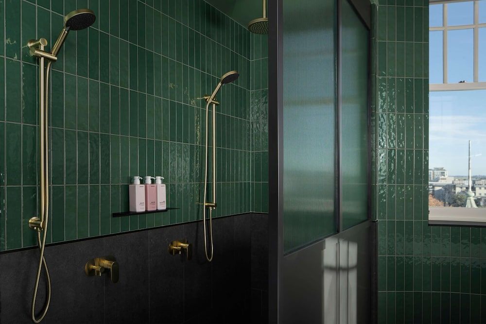 QT Newcastle Executive Suite, 1 King Bed, Corner (QT) 4