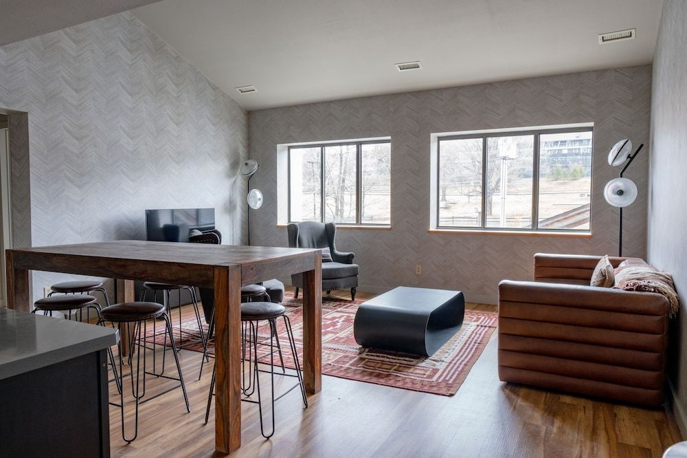 Hunter Lodge, a Bluebird by Lark Chalet, 2 Bedrooms, Full Kitchen 6