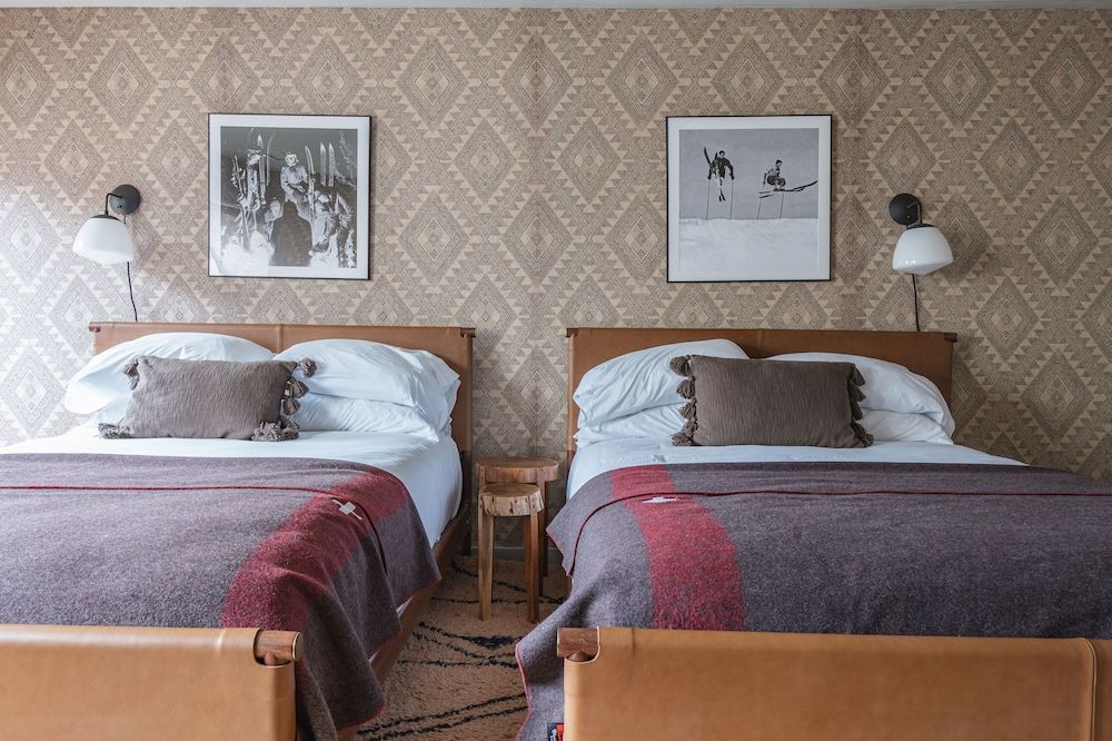 Hunter Lodge, a Bluebird by Lark Chalet, 2 Bedrooms, Full Kitchen