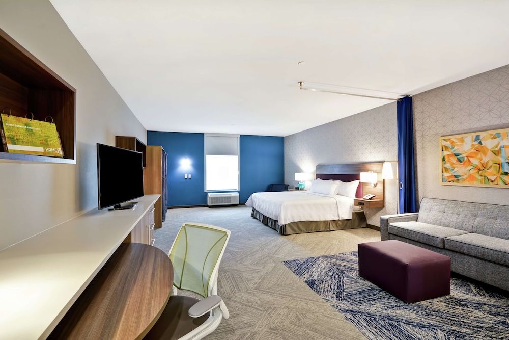 Studio, 1 King Bed, Accessible