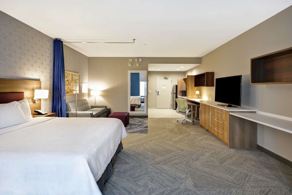 Studio, 1 King Bed, Accessible