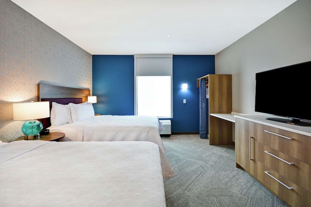 Suite, 2 Queen Beds, Accessible