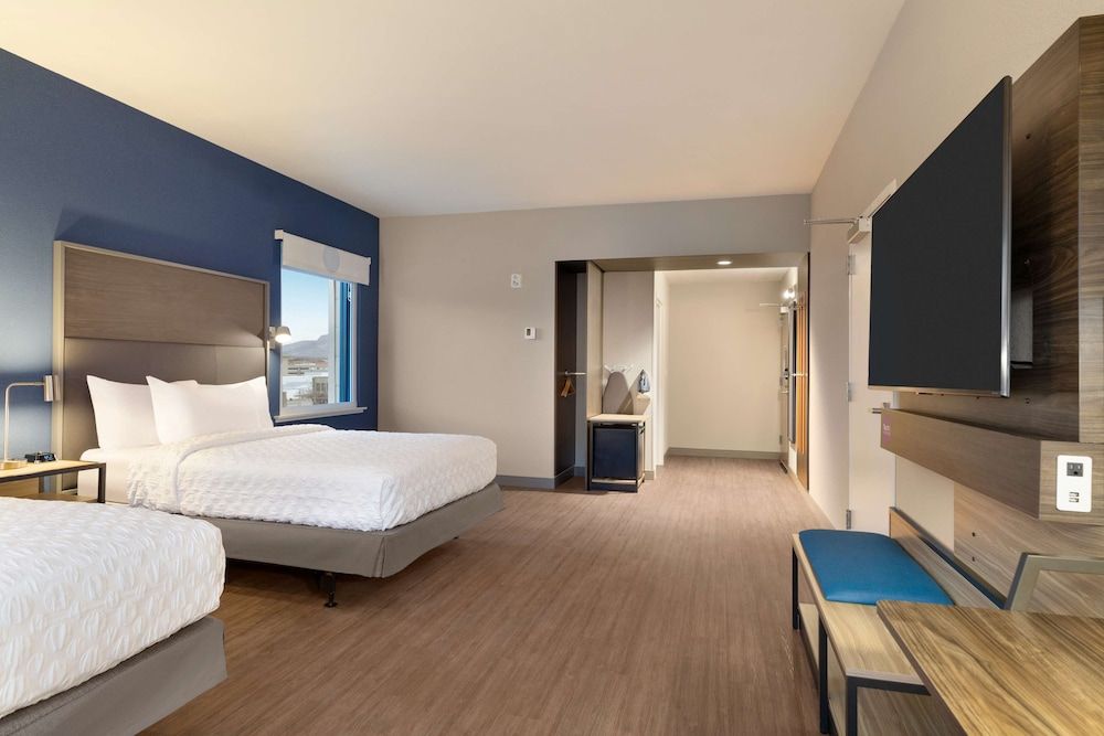 Room, 2 Queen Beds, Accessible (Mobility & Hearing, Roll-In Shower)