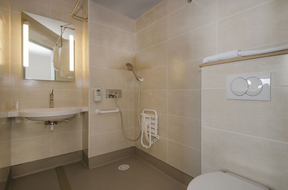 B&B HOTEL MONTARGIS Standard Twin Room, Non Smoking 7