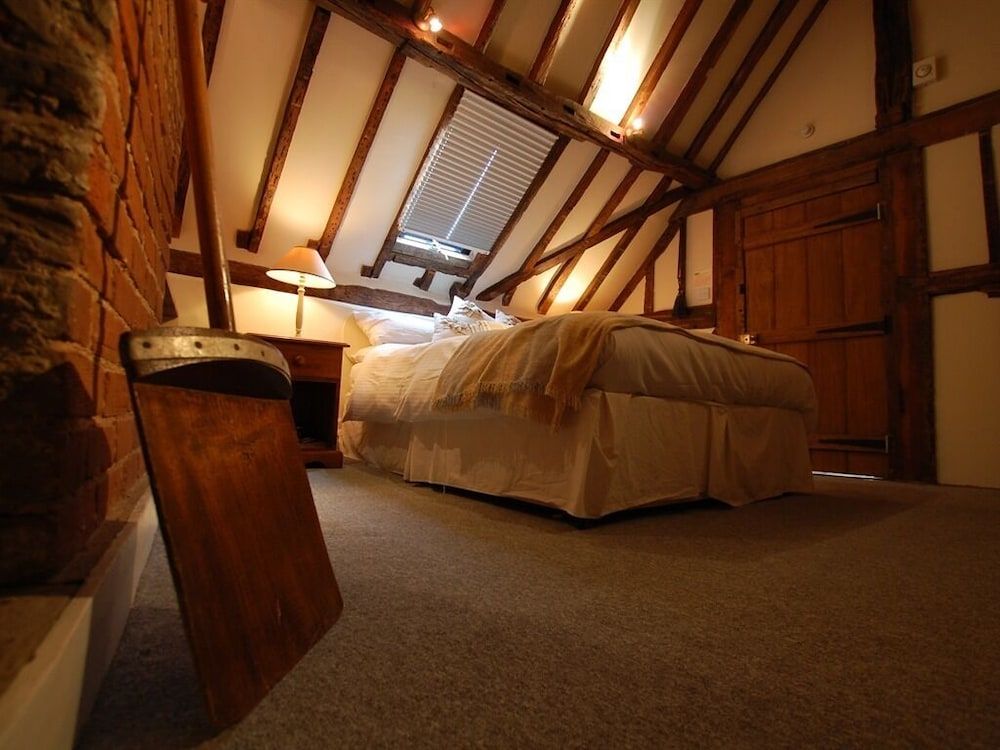 Falcon Inn Double Room, Ensuite 4