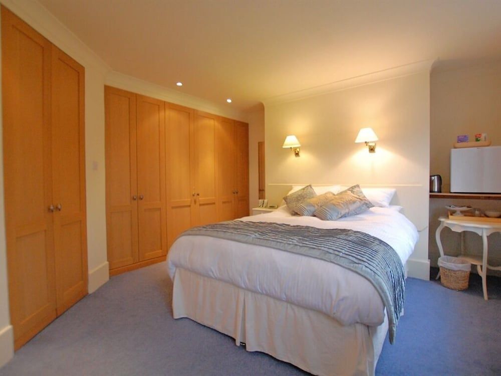 Falcon Inn Double Room, Ensuite 2