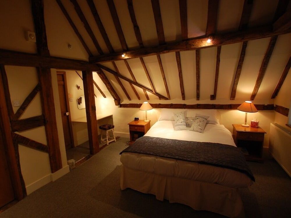 Falcon Inn Double Room, Ensuite 5