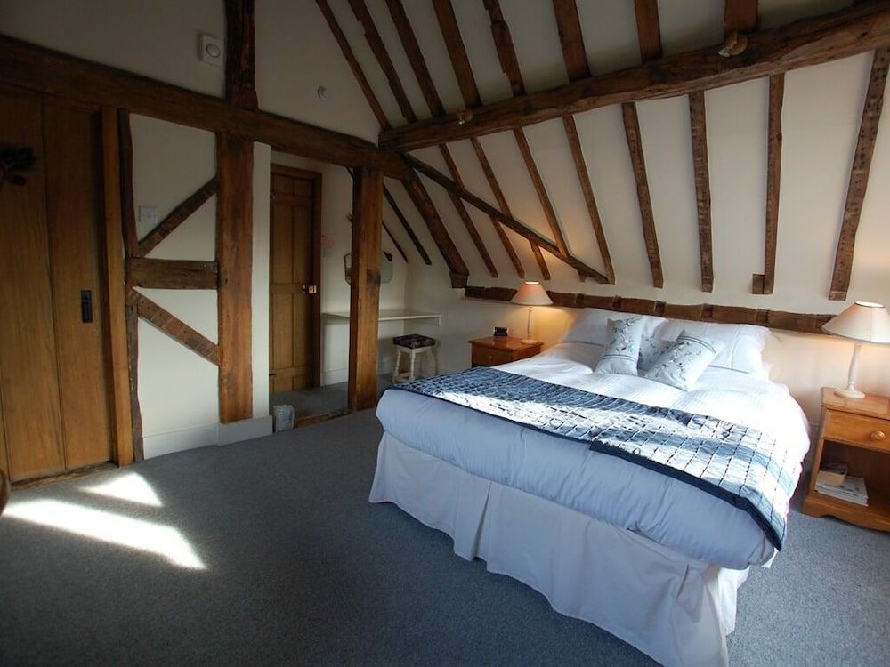 Falcon Inn Double Room, Ensuite 6