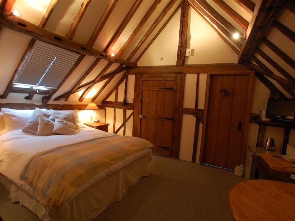 Falcon Inn Double Room, Ensuite 3