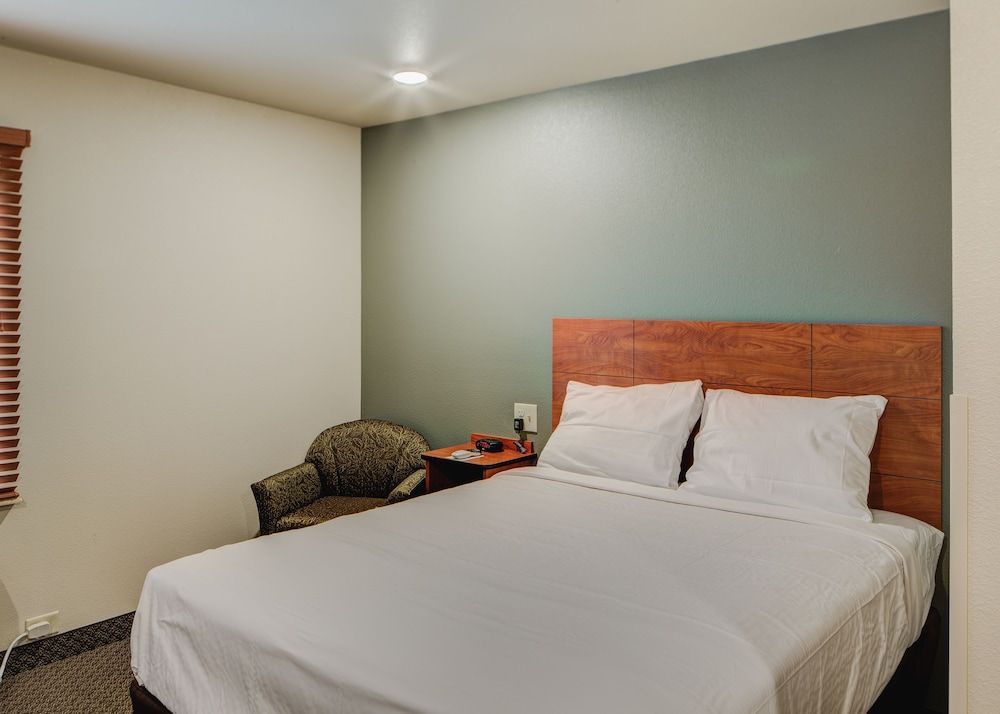 Standard Room, 1 Queen Bed, Smoking