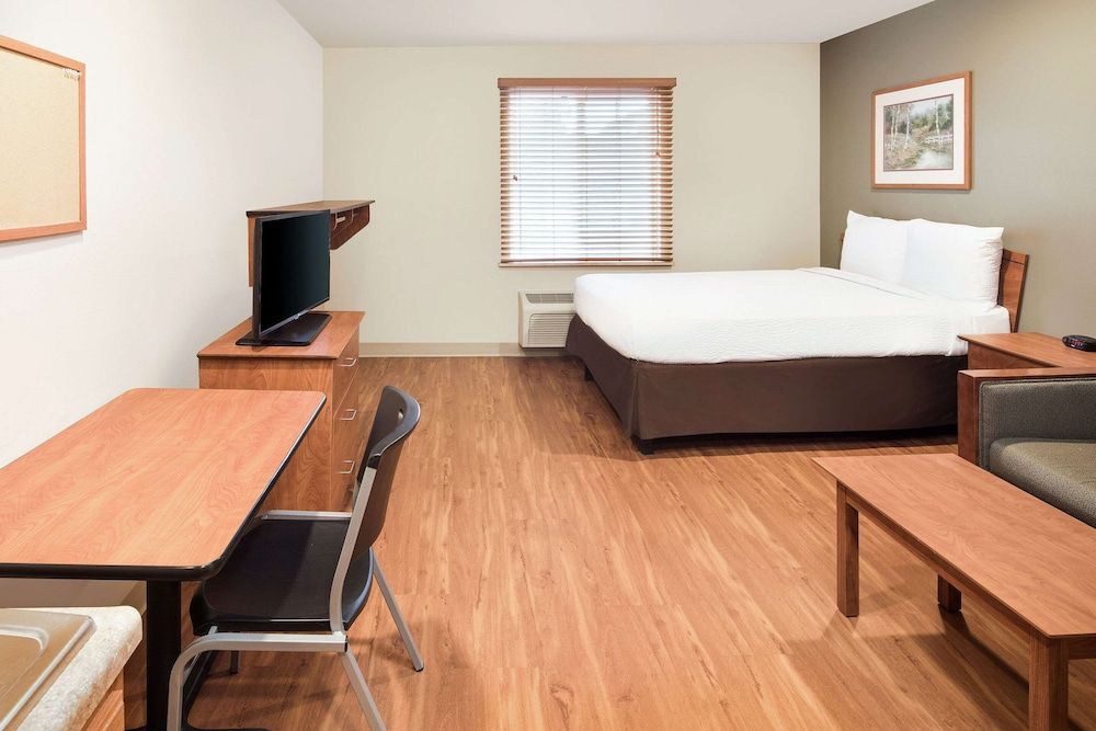 Room, 1 Queen Bed, Accessible, Smoking (Sofa)
