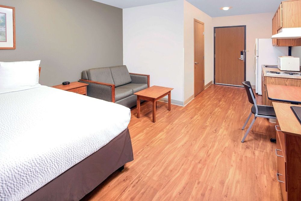 Room, 1 Queen Bed, Accessible, Smoking (Sofa)