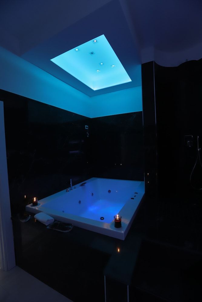 undefined Mecla Suites 7