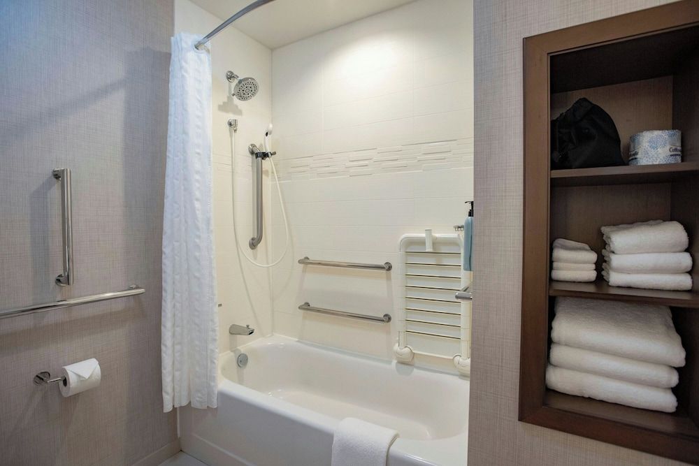 Studio, 1 King Bed with Sofa bed, Non Smoking (Mobility/Hearing Accessible, Tub)