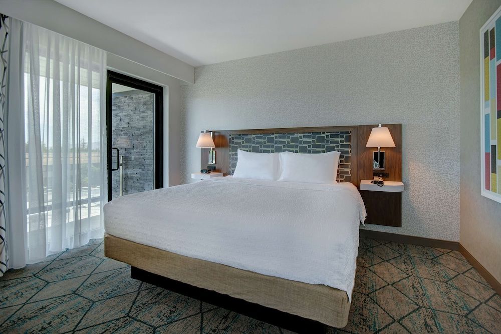 Standard Suite, 1 King Bed, Accessible, Balcony