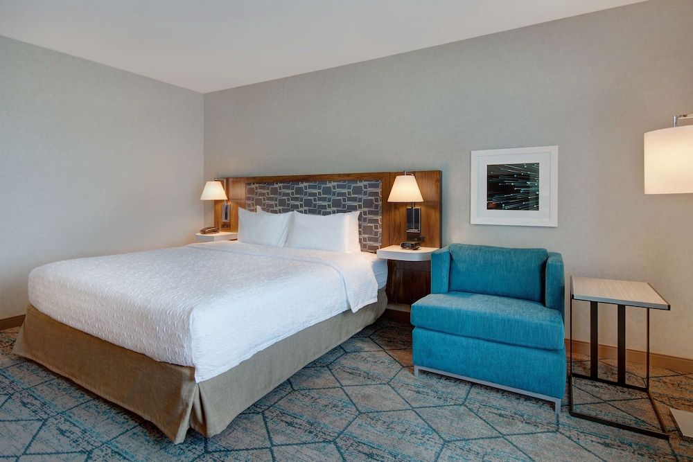Standard Single Room, 1 King Bed, Refrigerator & Microwave