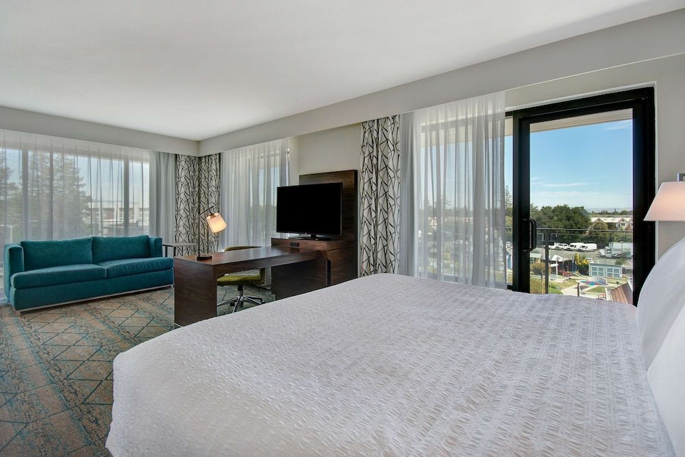 Standard Suite, 1 King Bed, Accessible, Balcony