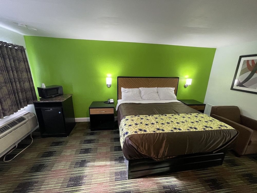 Bowers Hill Inn Standard Single Room, 1 King Bed, Non Smoking 2