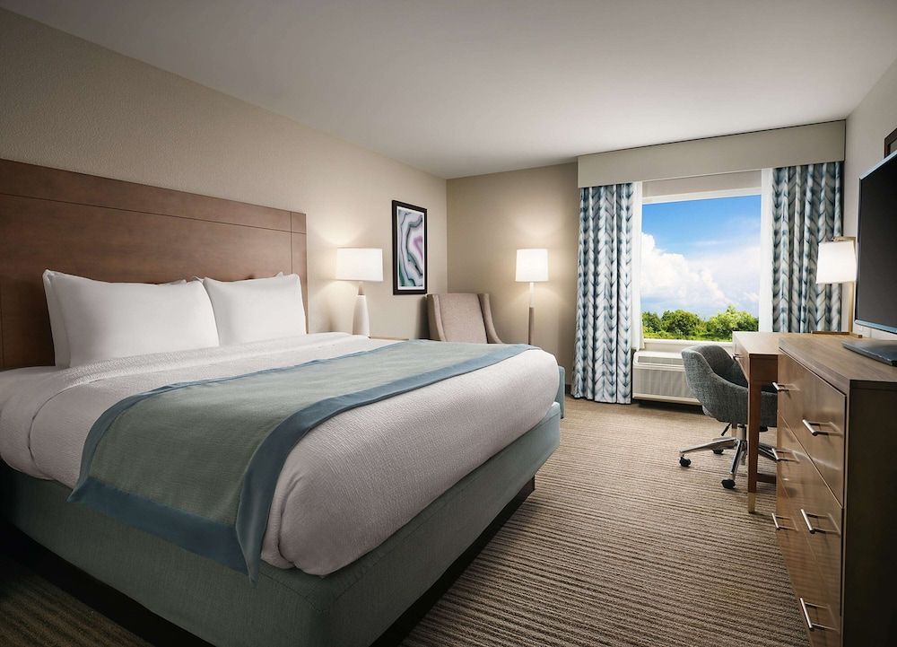 Best Western Plus Desoto Standard Room, 1 King Bed, Non Smoking, Refrigerator & Microwave 2