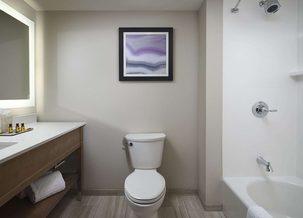 Best Western Plus Desoto Standard Room, 2 Queen Beds, Non Smoking, Refrigerator & Microwave 4