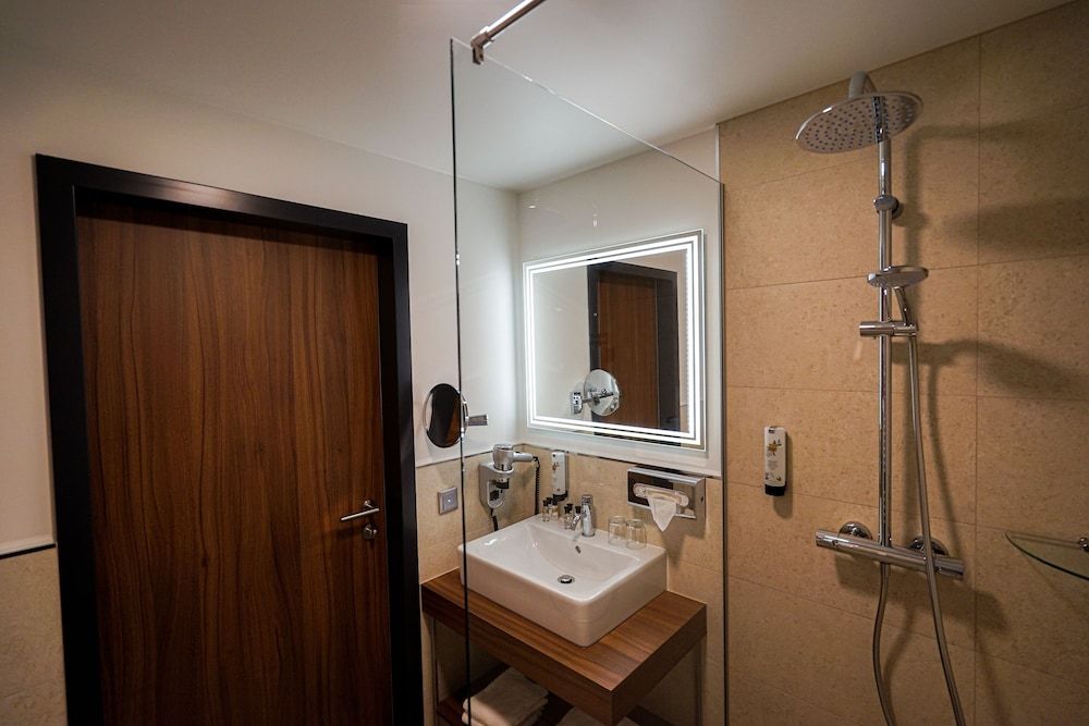 Amedia Linz, Trademark Collection by Wyndham Room (Lounge) 4