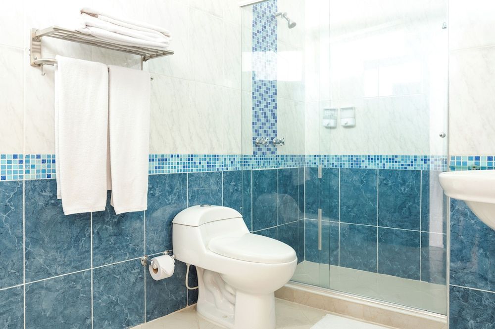 Hotel Manantial Quadruple Room 5