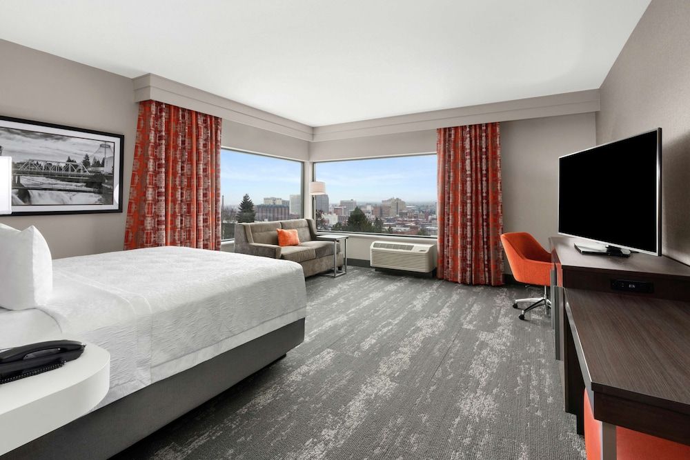 Room, 1 King Bed, Accessible, Refrigerator & Microwave (Hearing)